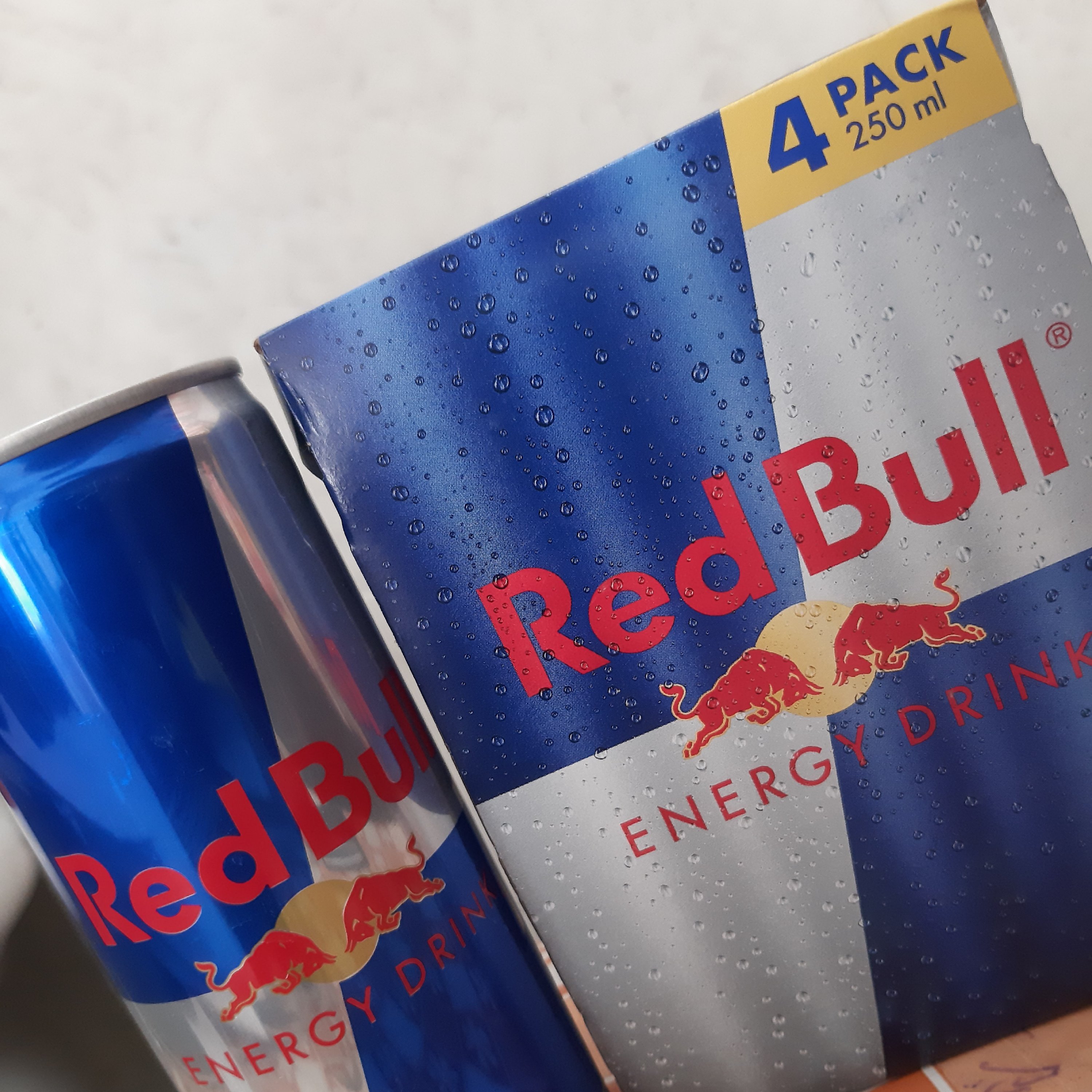 نوشیدنی انرژی زا ردبول حجم 355 میل