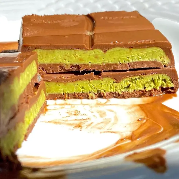 شکلات دبی با مغز پسته و کنافه اولکر